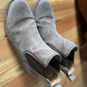 Born Samira Chelsea Boot Taupe Women's 8.5M - only worn a few times